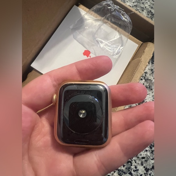 Watch SE (1st generation) Aluminum 40MM- used but in good condition! - Picture 4 of 4